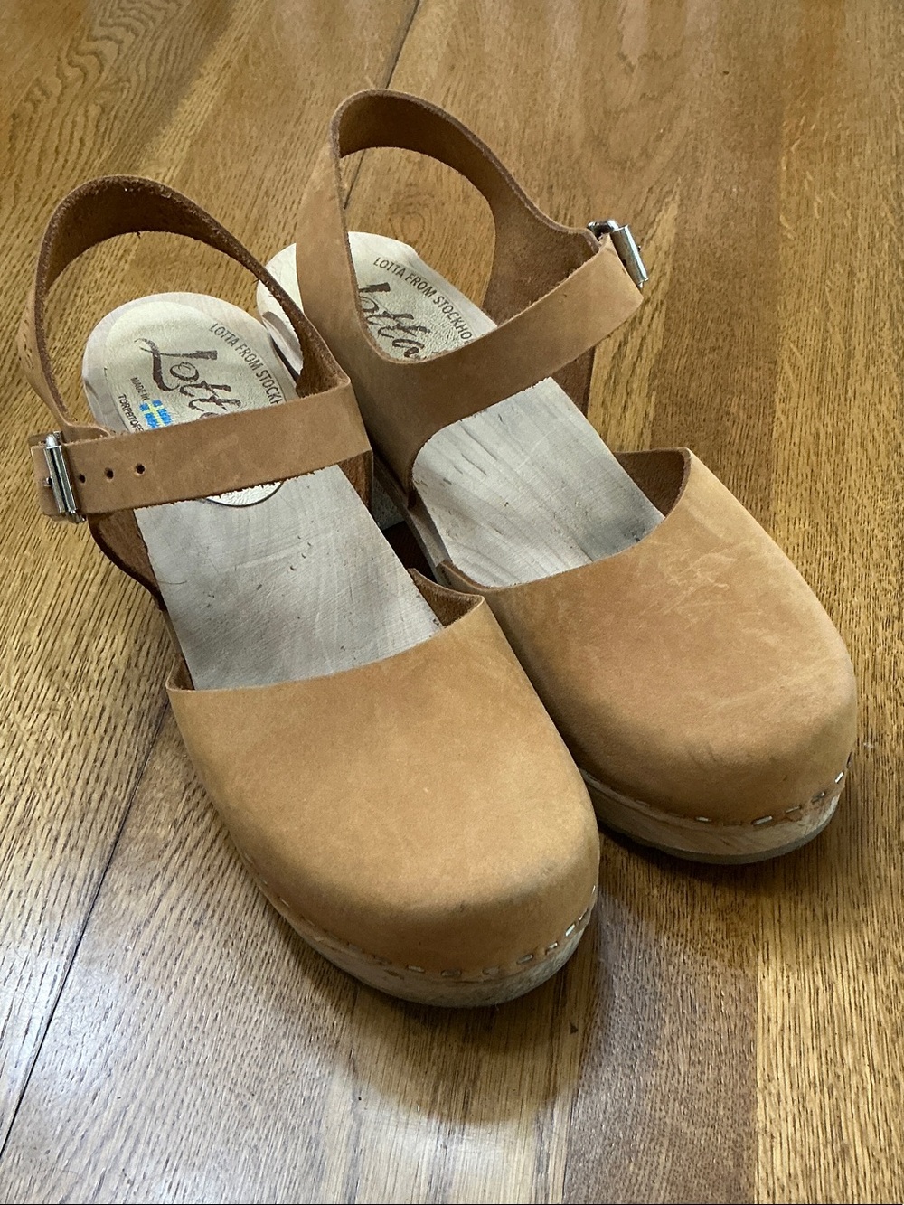 Woman’s Lotta from Stockholm camel clogs shoes. Size 40. Leather. 3” heel. Cute!